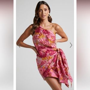 BRAILEY MINI DRESS - ONE SHOULDER WRAP FRONT IN PINK JACQUARD ** broken zipper**